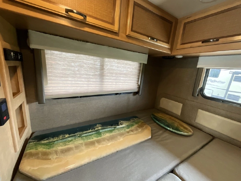 2017 THOR MOTOR COACH AXIS 24 1