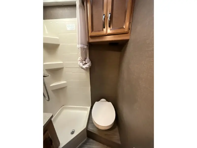 2017 THOR MOTOR COACH AXIS 24 1