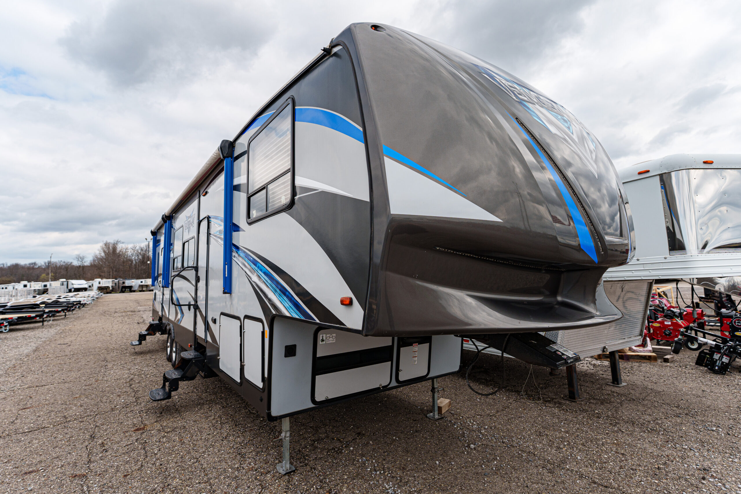 2017 Forest River FOREST RIVER Vengeance Travel Trailer in north jackson OH