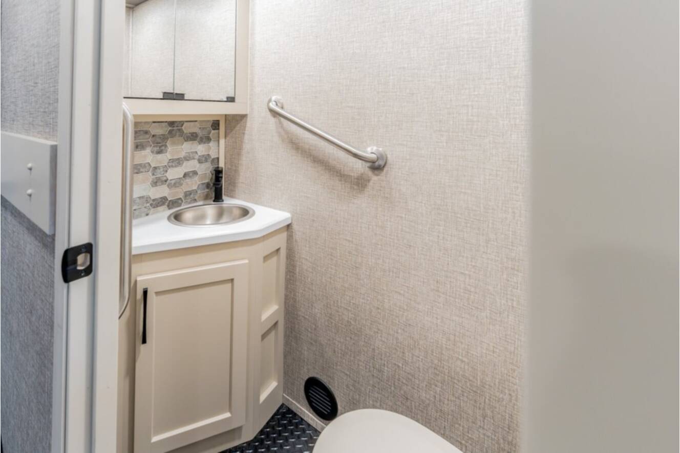 A photo of this 2024 Luxe 48FB TOYHAULER