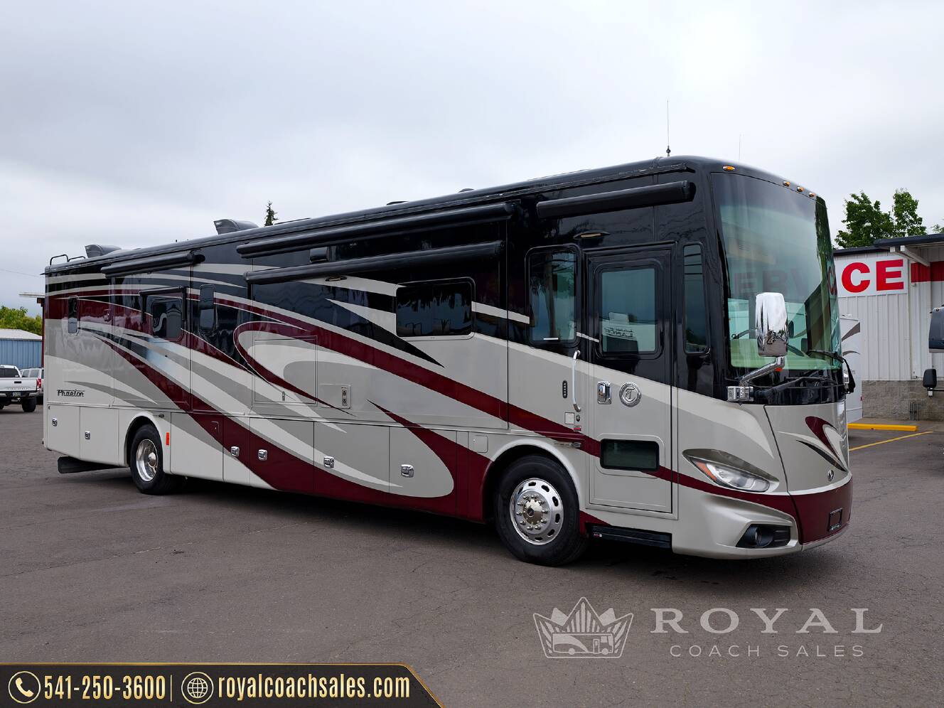 A photo of this 2018 Tiffin Motorhomes PHAETON 40 QBH