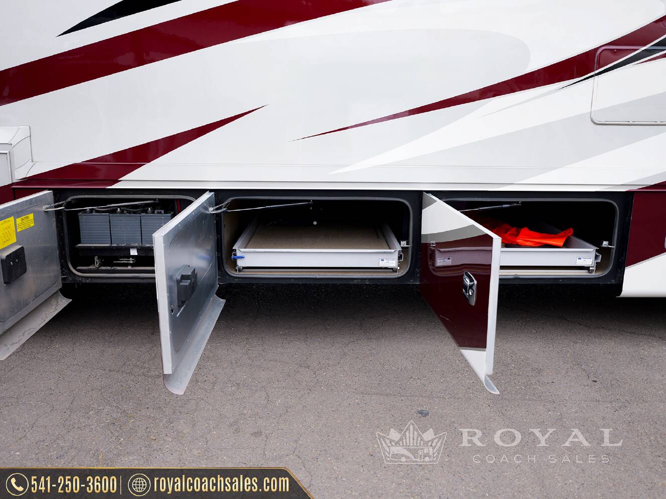 A photo of this 2018 Tiffin Motorhomes PHAETON 40 QBH