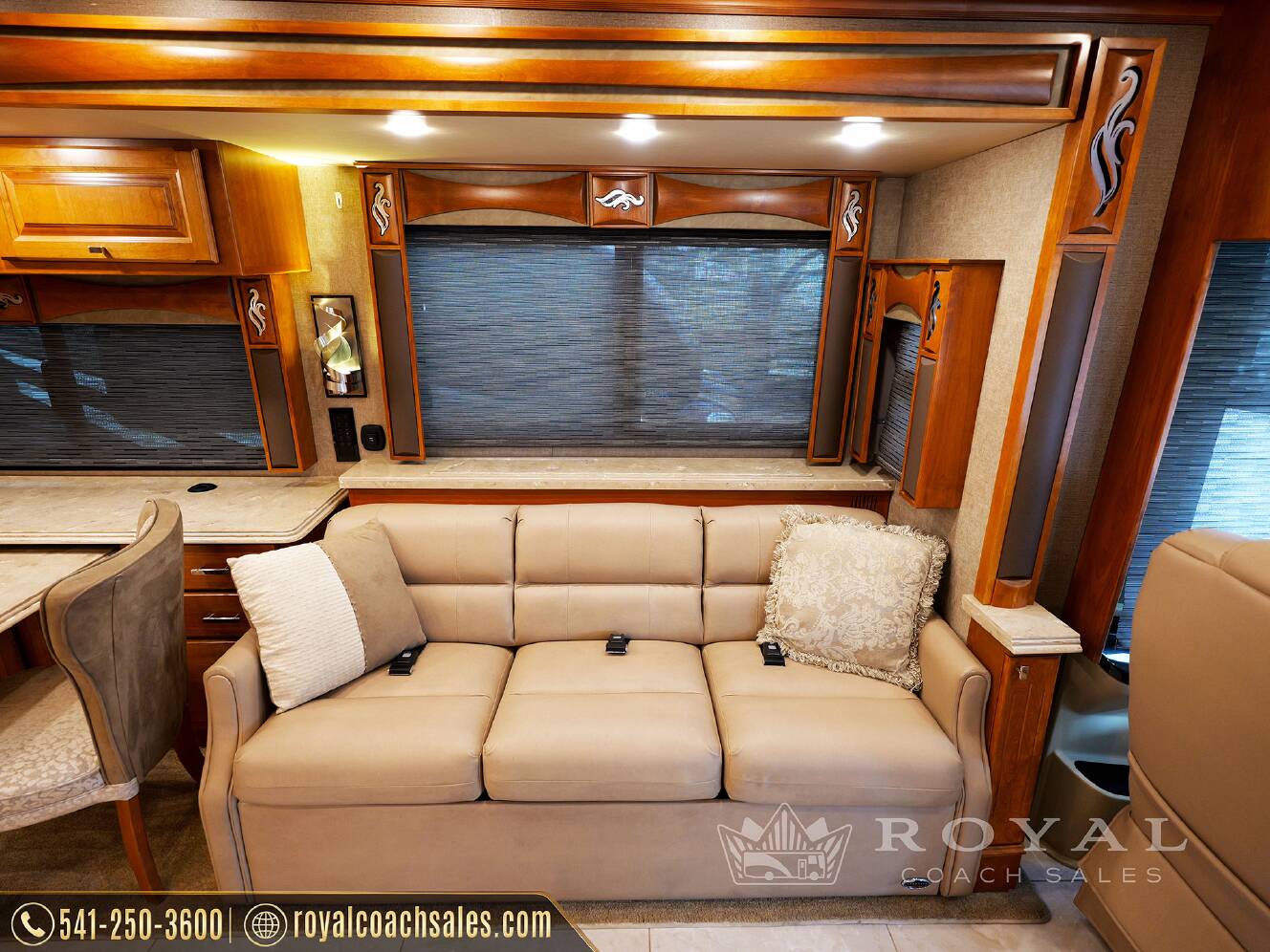 A photo of this 2018 Tiffin Motorhomes PHAETON 40 QBH