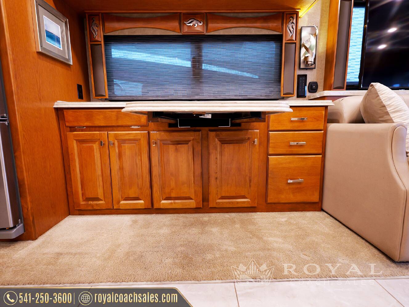 A photo of this 2018 Tiffin Motorhomes PHAETON 40 QBH