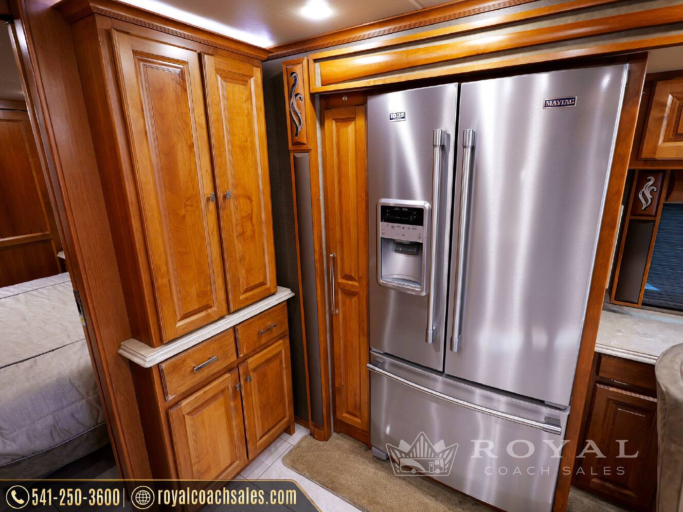A photo of this 2018 Tiffin Motorhomes PHAETON 40 QBH