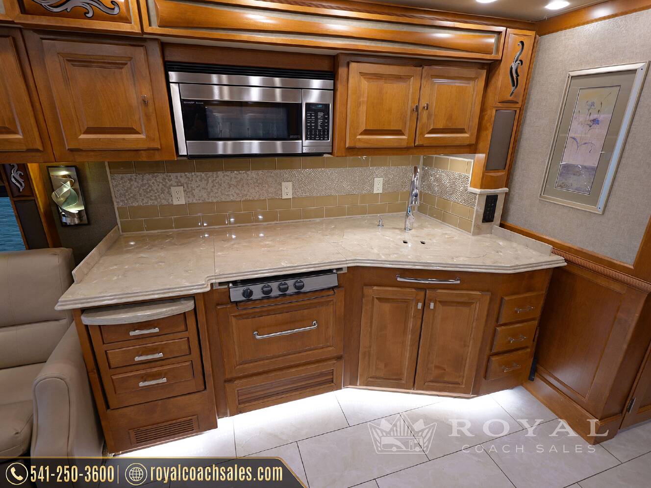A photo of this 2018 Tiffin Motorhomes PHAETON 40 QBH