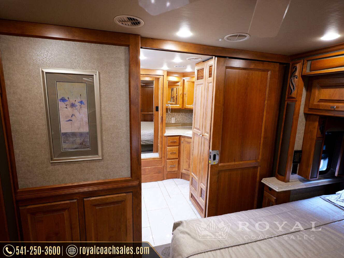 A photo of this 2018 Tiffin Motorhomes PHAETON 40 QBH