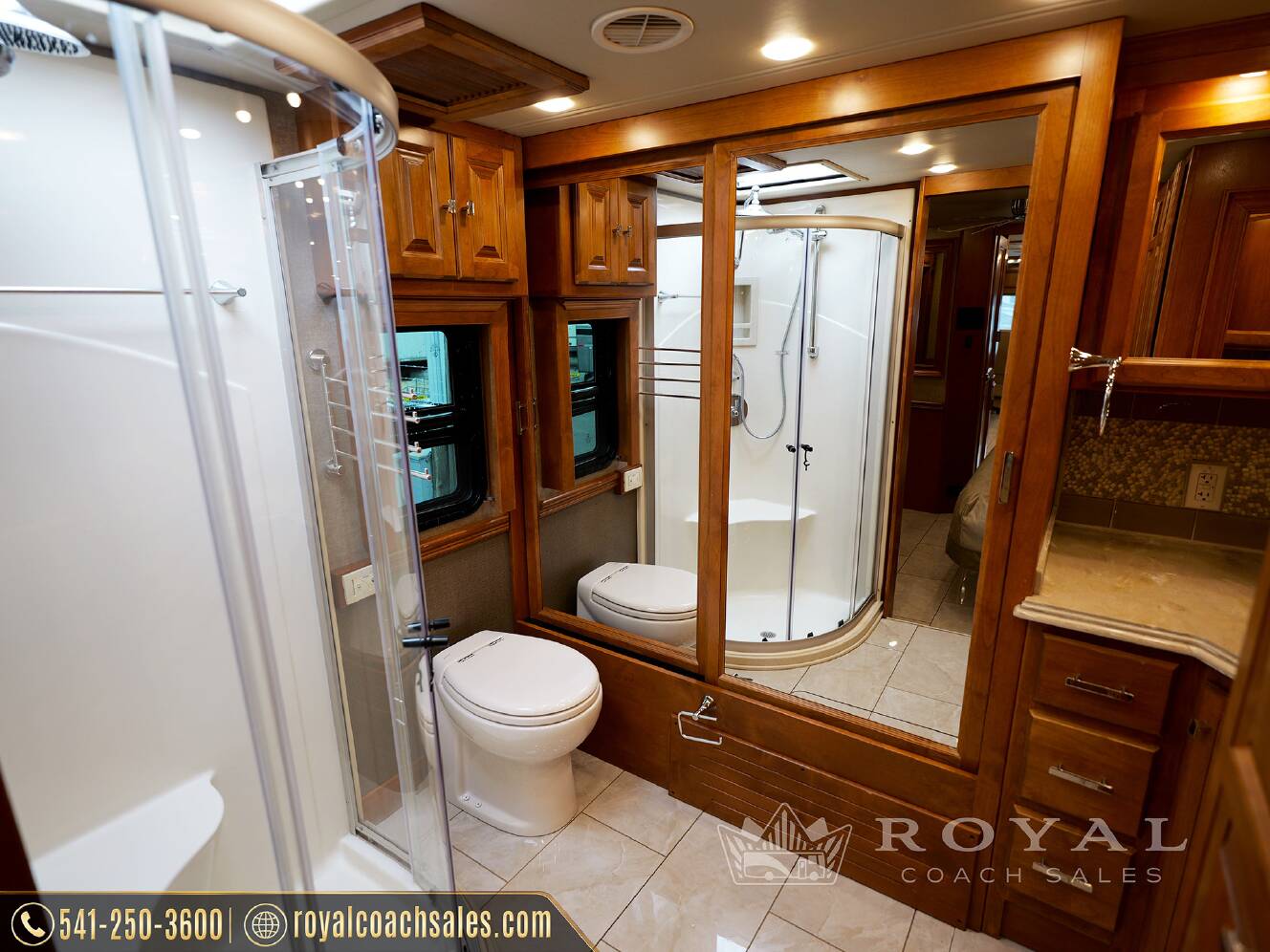 A photo of this 2018 Tiffin Motorhomes PHAETON 40 QBH