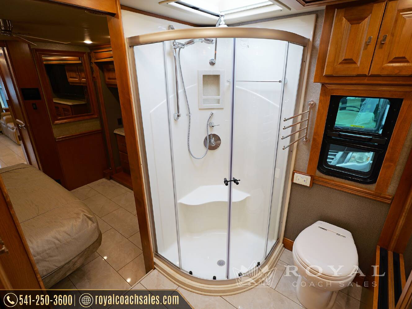 A photo of this 2018 Tiffin Motorhomes PHAETON 40 QBH