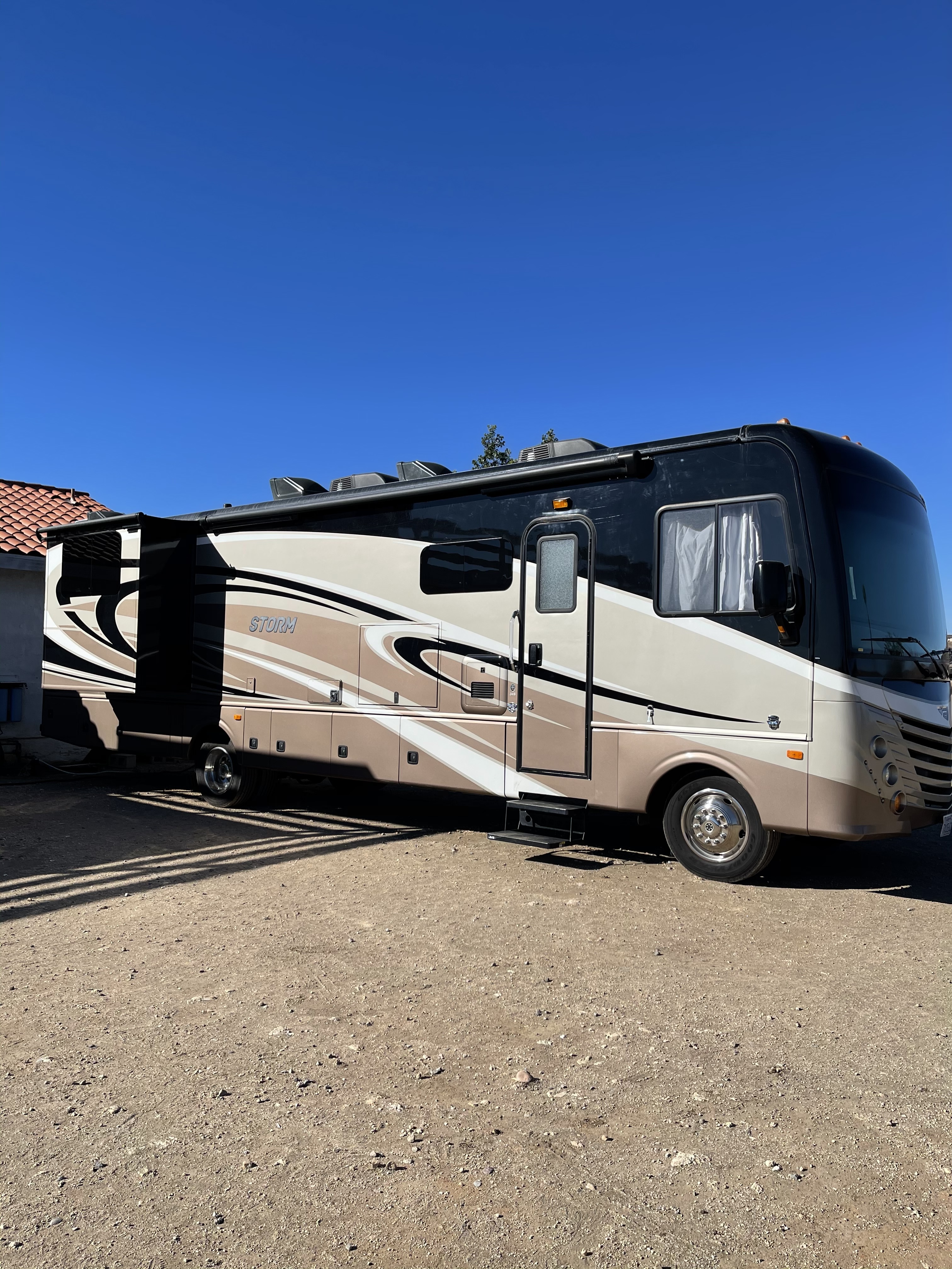 2017 Fleetwood STORM 34S in ramona CA