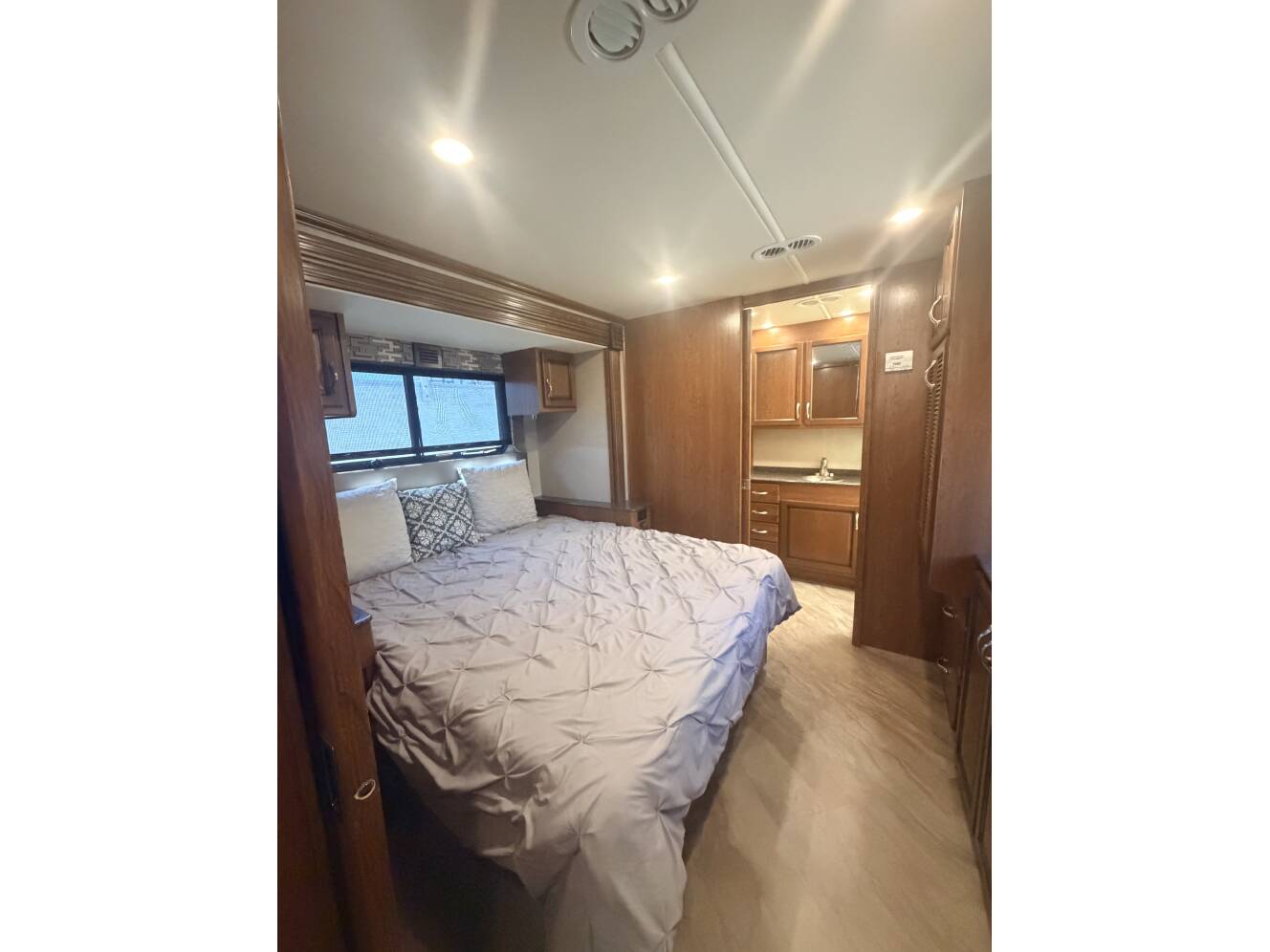 A photo of this 2017 Fleetwood STORM 34S