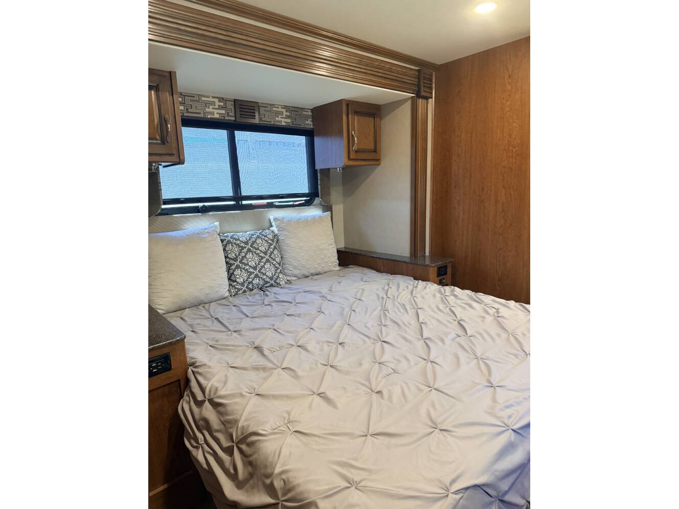A photo of this 2017 Fleetwood STORM 34S