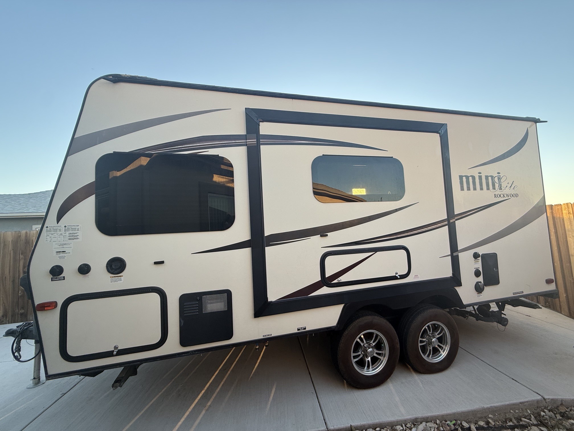 2016 Forest River ROCKWOOD MINI LITE 1809S RV