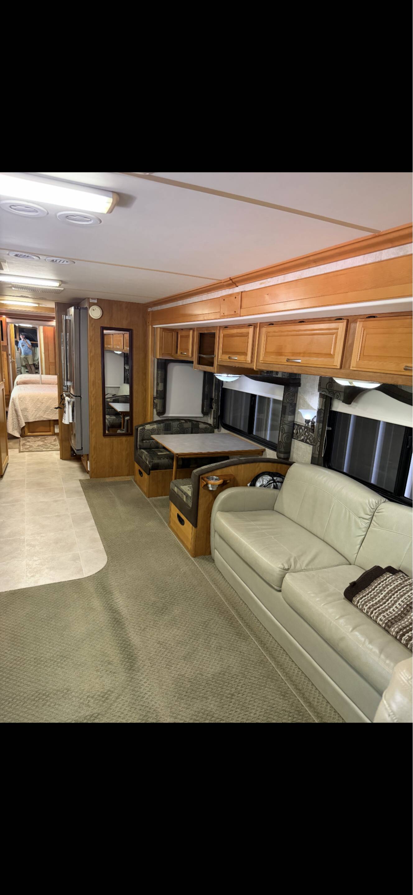 A photo of this 2006 Fleetwood DISCOVERY 39S