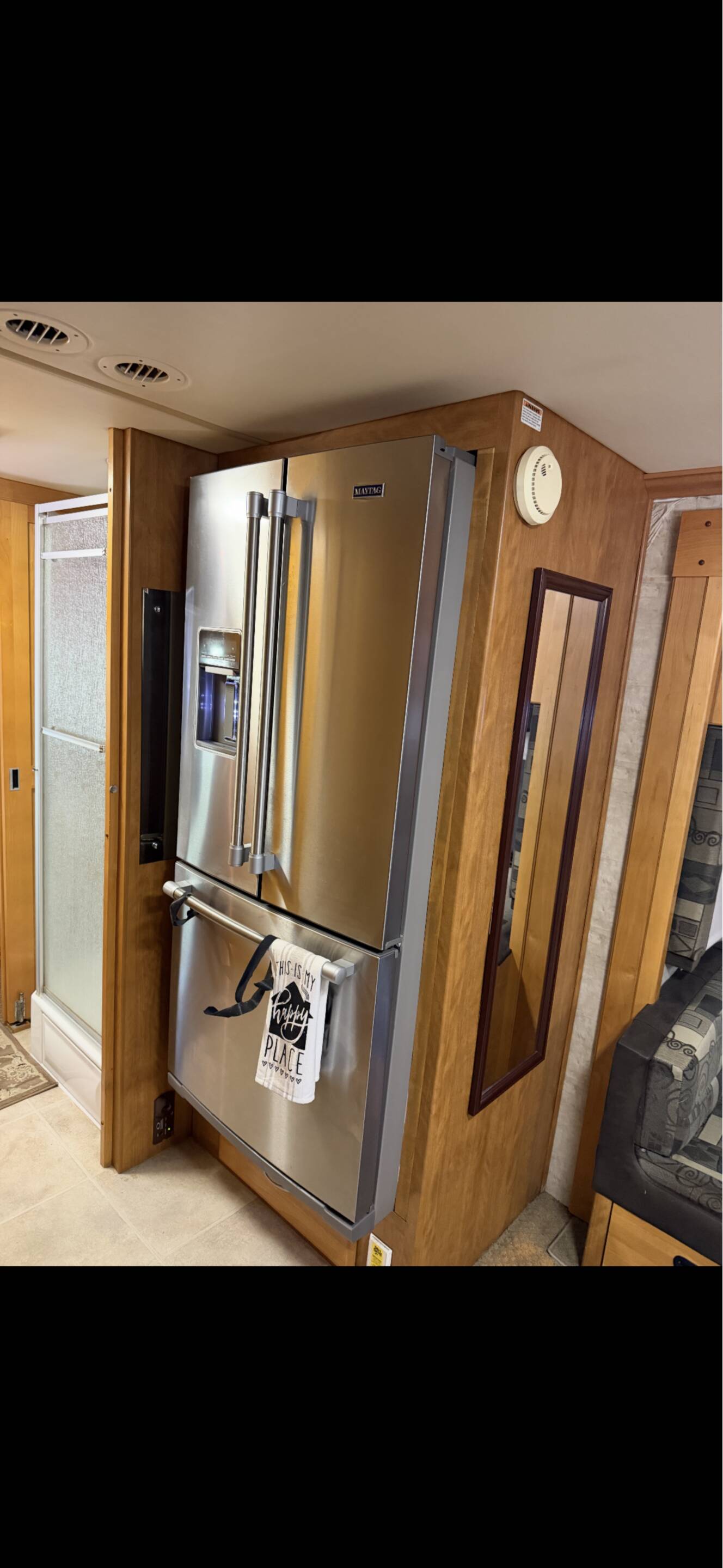 A photo of this 2006 Fleetwood DISCOVERY 39S