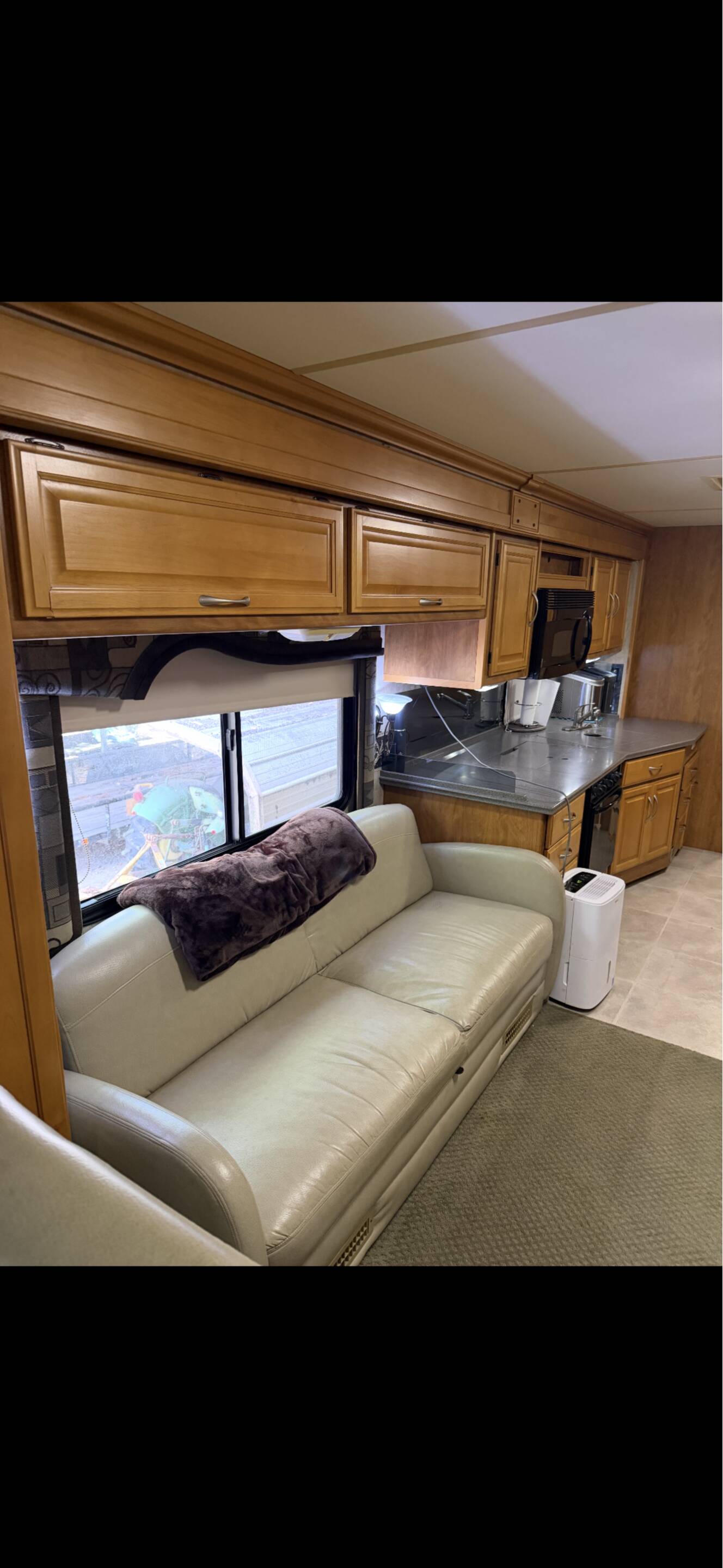 A photo of this 2006 Fleetwood DISCOVERY 39S