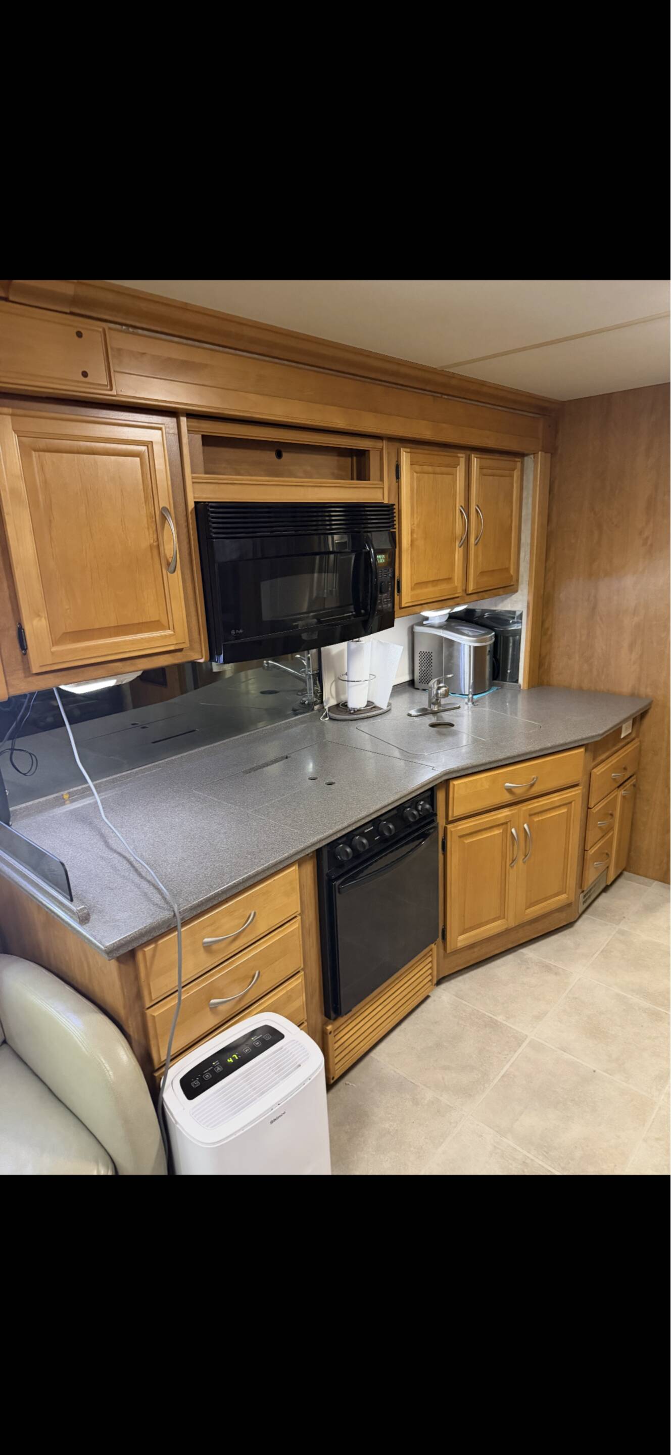 A photo of this 2006 Fleetwood DISCOVERY 39S