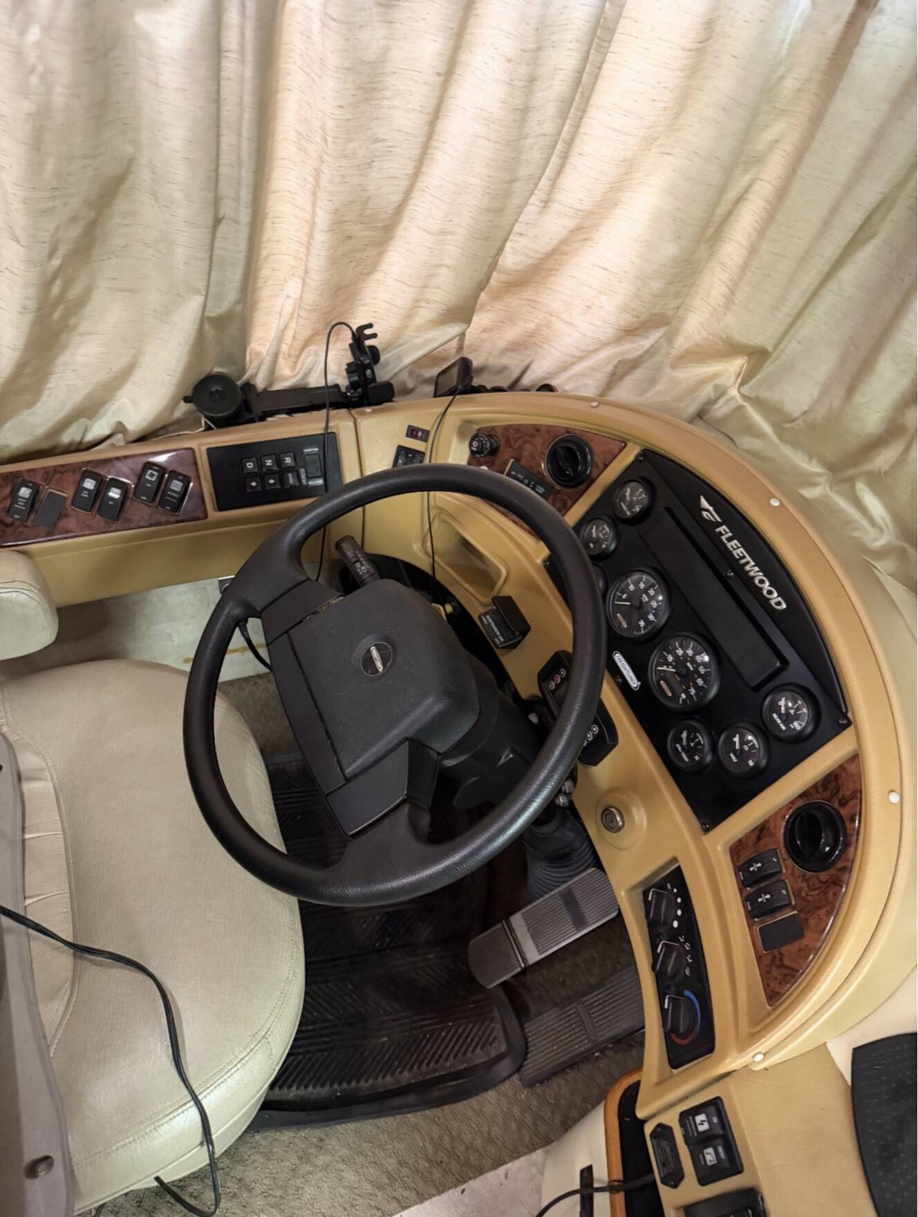 A photo of this 2006 Fleetwood DISCOVERY 39S