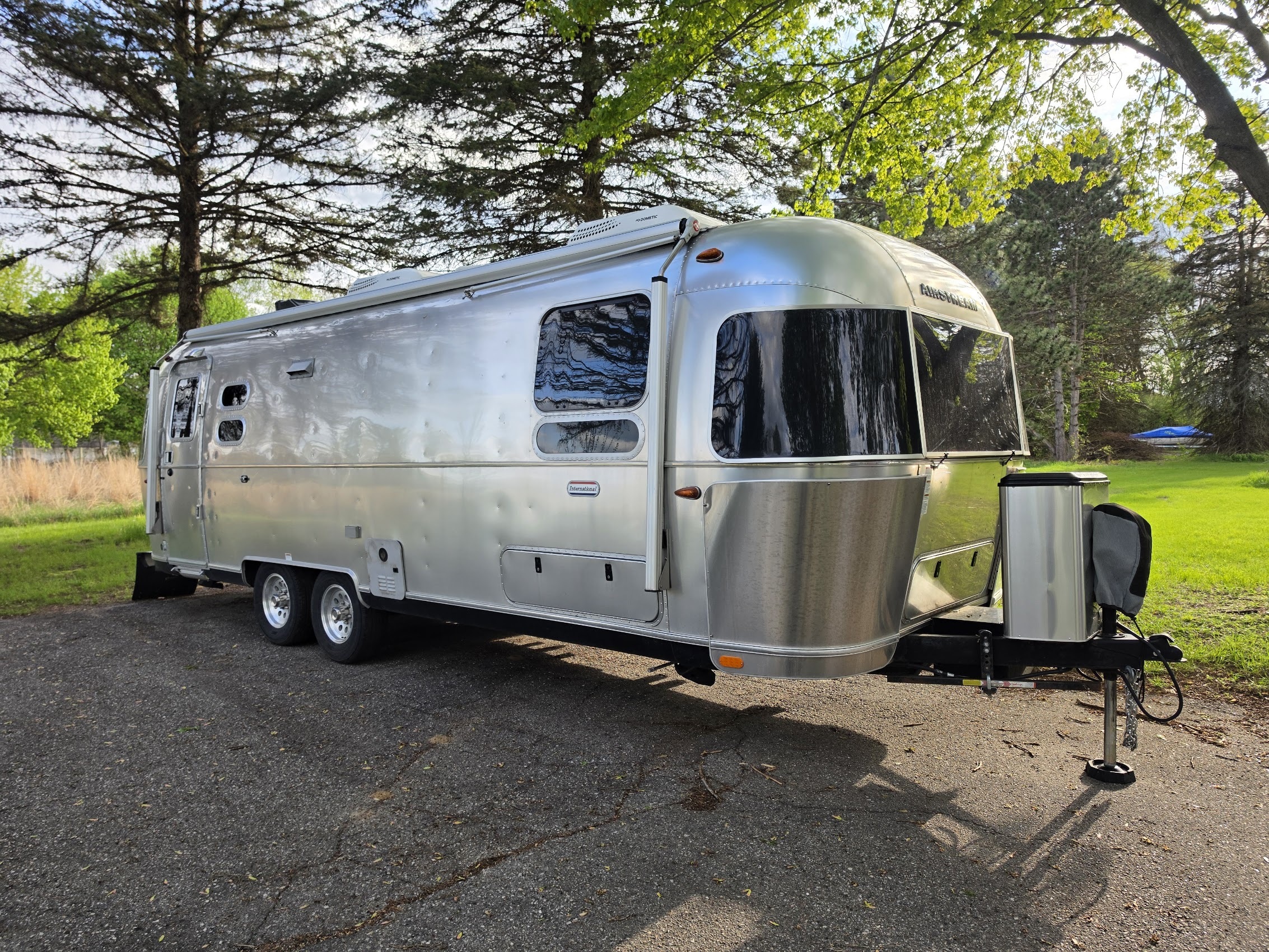 2021 Airstream INTERNATIONAL 27FB TWIN in gregory MI