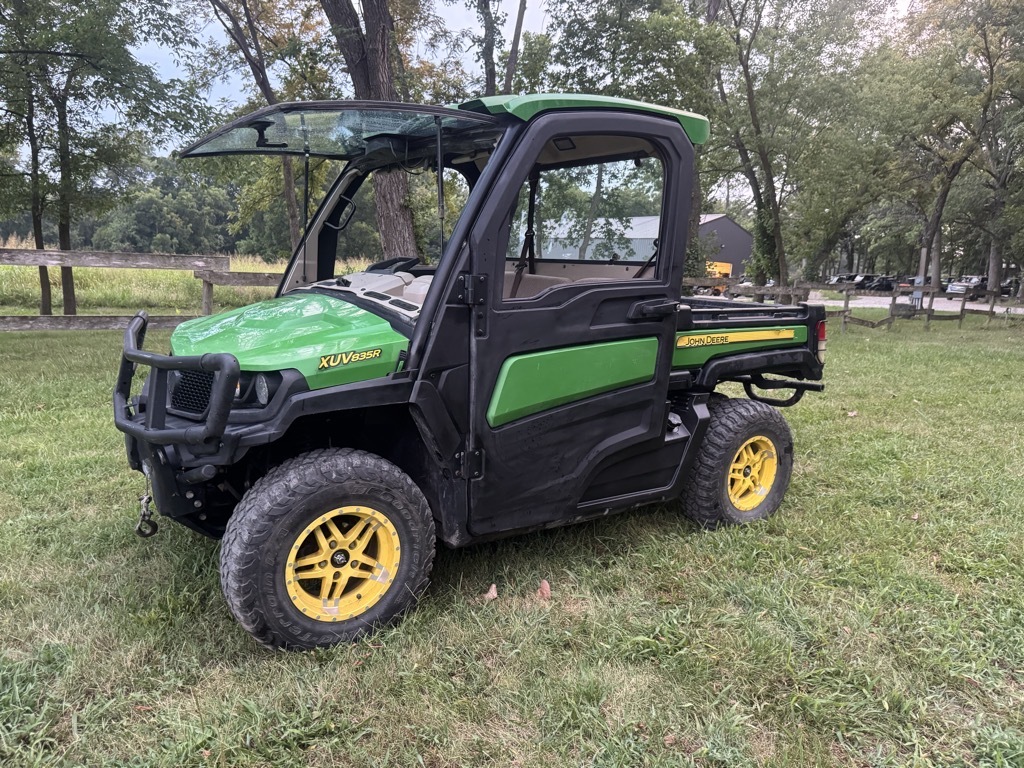 2018 John Deere Gator XUV 835 R BASE in butler MO
