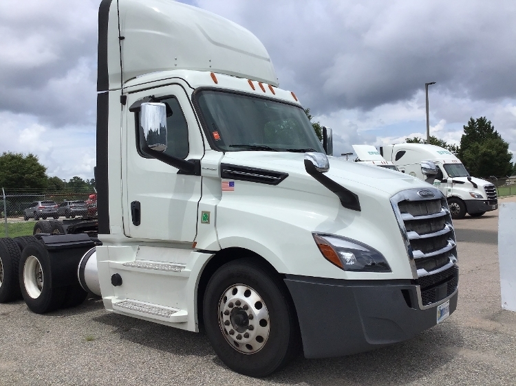 2020 FREIGHTLINER CASCADIA 126 in Chester, VA