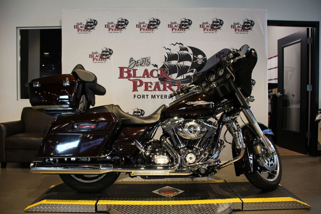 2011 Harley-Davidson FLHX SUMATRA BROWN FLHX in Fort Myers, FL