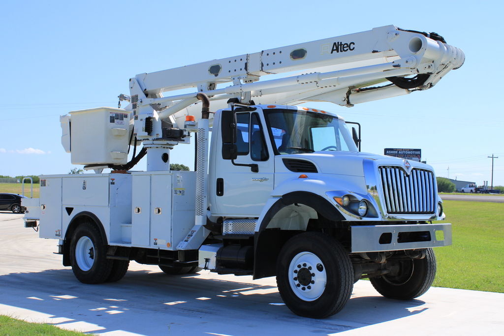 2014 International 7300 4x4 / Altec TA60 in Bryan, TX