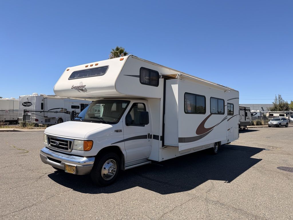 2004 Forest River SUNSEEKER 3100S RV