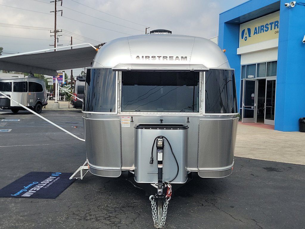 2021 Airstream Flying Cloud 23CB in midway city CA