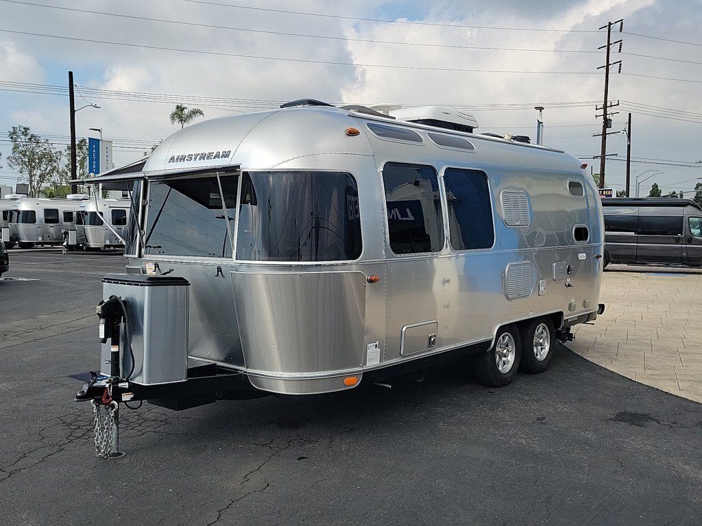 2021 Airstream Flying Cloud 23CB in midway city CA