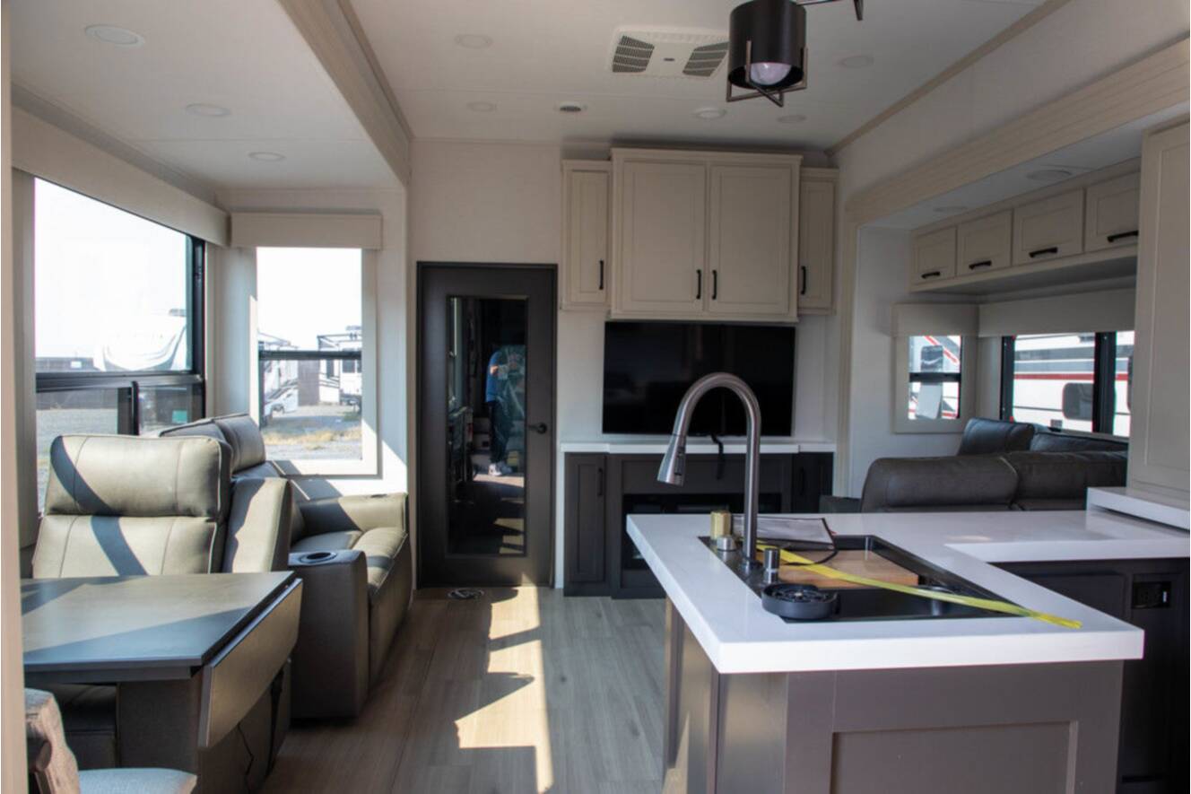 A photo of this 2026 Grand Design MOMENTUM 395MS