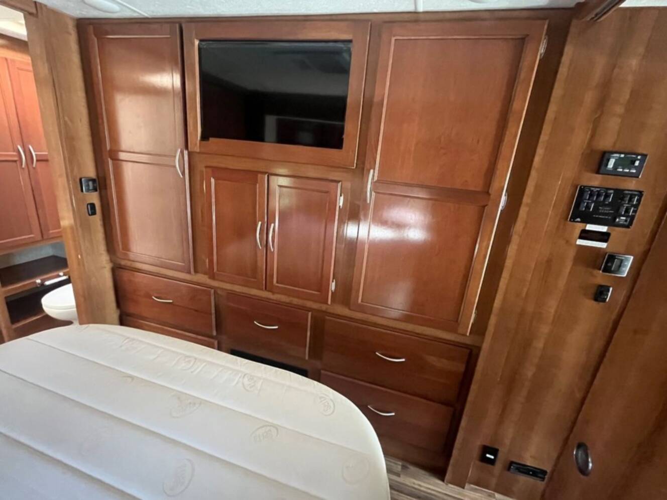 A photo of this 2018 Coachmen Mirada 35LS