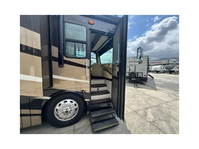 2013 Tiffin Phaeton 40QBH Freightliner XCR Chassis