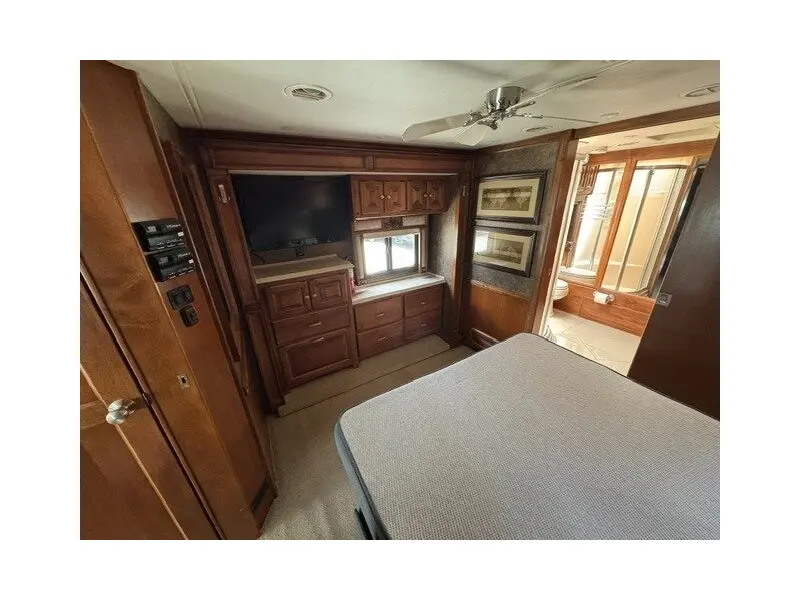 2013 Tiffin Phaeton 40QBH Freightliner XCR Chassis