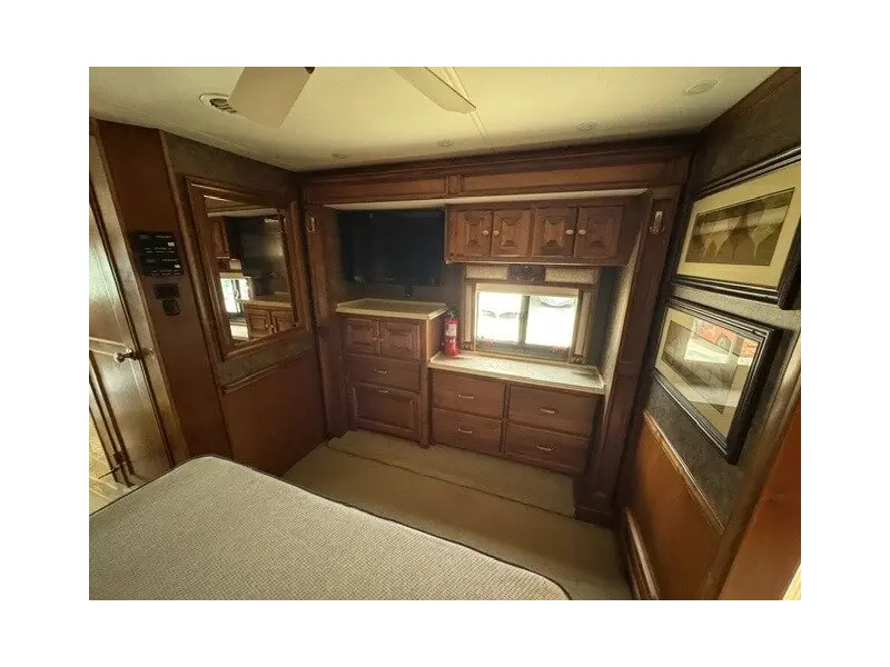2013 Tiffin Phaeton 40QBH Freightliner XCR Chassis