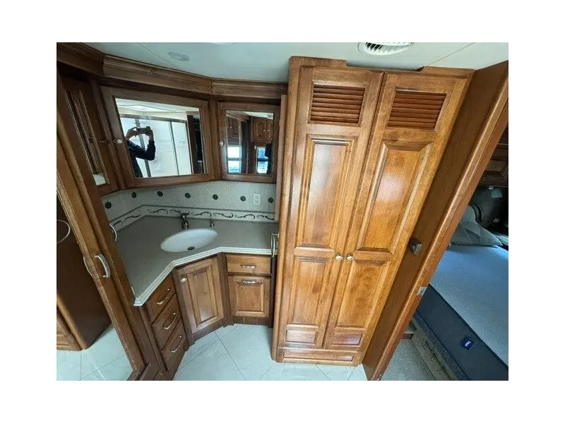2013 Tiffin Phaeton 40QBH Freightliner XCR Chassis