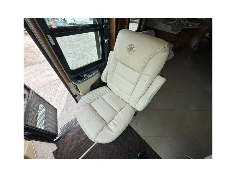 2013 Tiffin Phaeton 40QBH Freightliner XCR Chassis