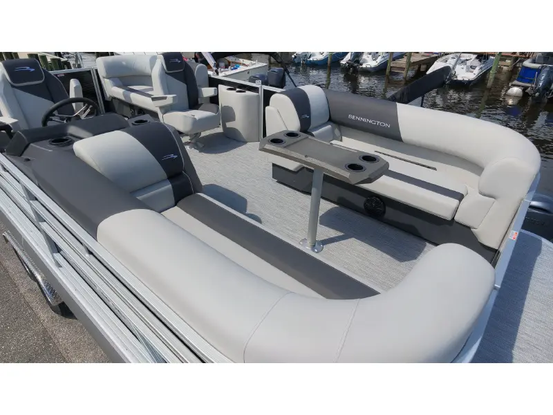 2027 Bennington 20 S1 STERN RADIUS