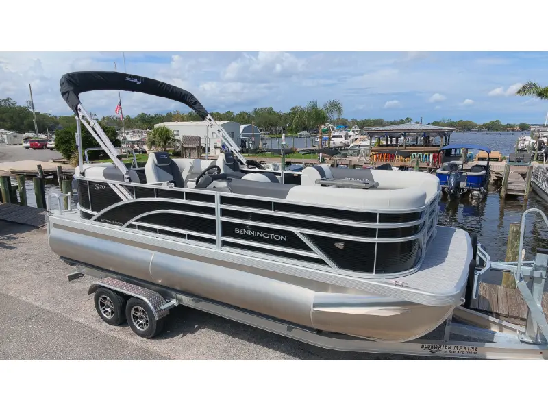 2027 Bennington 20 S1 STERN RADIUS