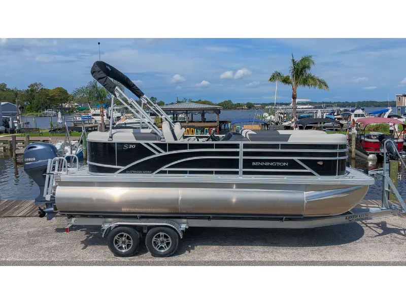 2027 Bennington 20 S1 STERN RADIUS