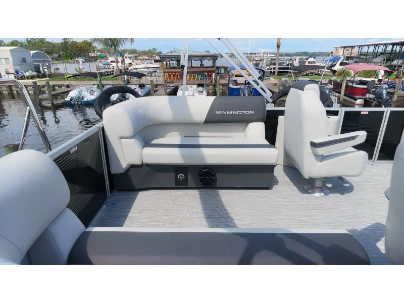 2027 Bennington 20 S1 STERN RADIUS