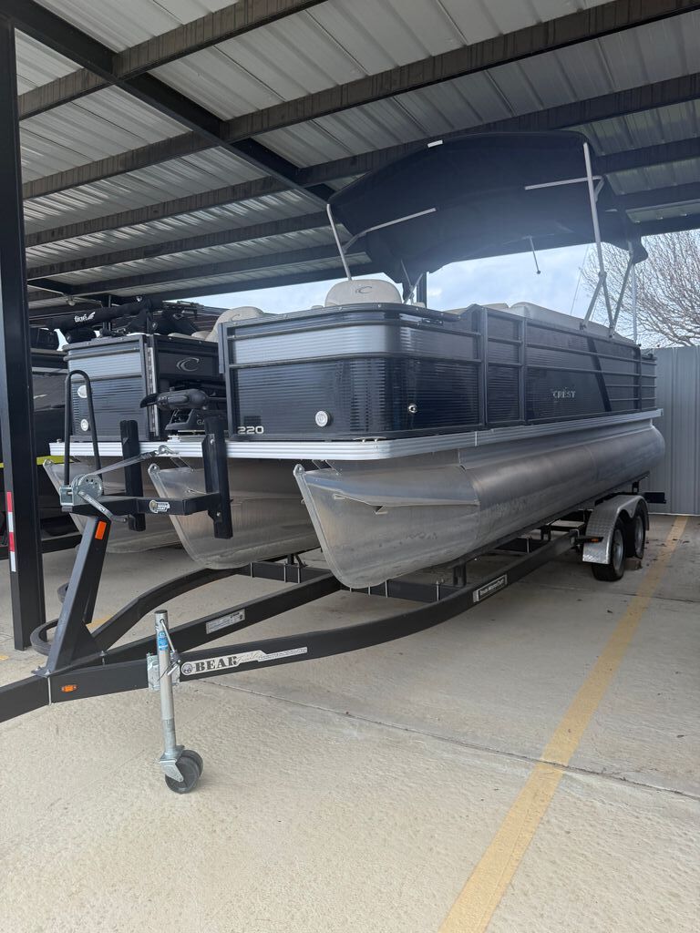 2022 Crest Tritoon in celina TX
