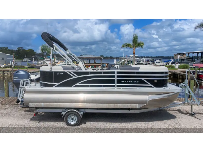 2027 Bennington 20 S1 STERN RADIUS