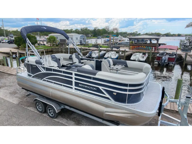 2027 Bennington 20 S1 STERN RADIUS