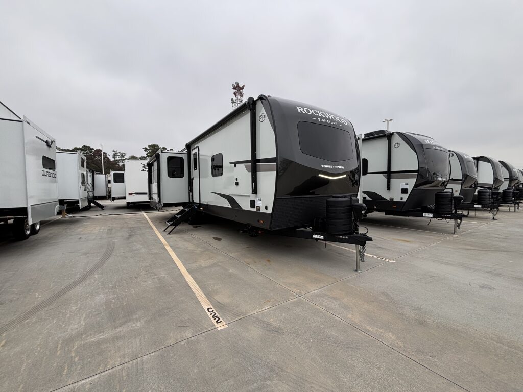 2026 Forest River Rockwood Signature 8337RL in spring TX