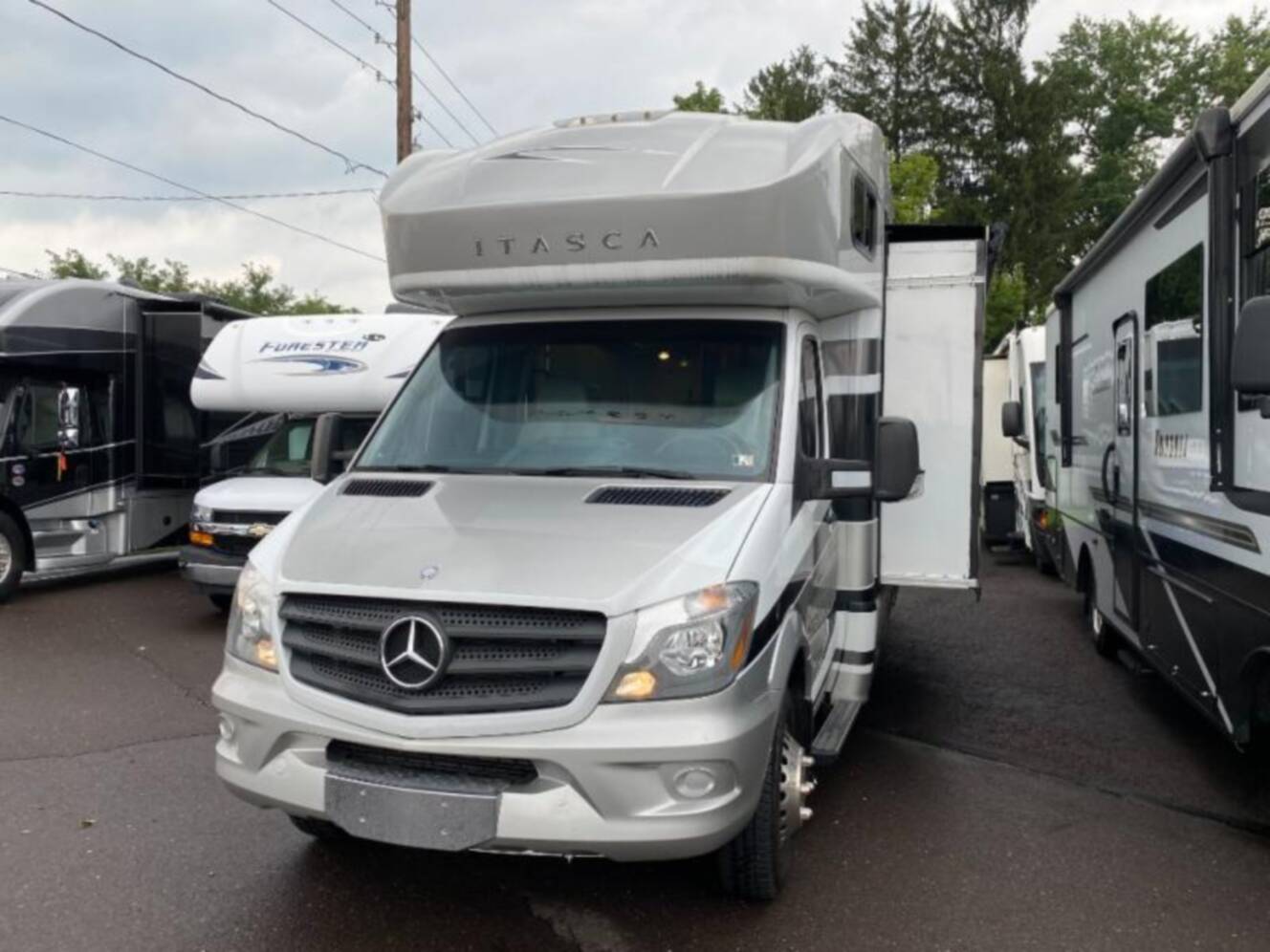 A photo of this 2015 Itasca Navion 24M