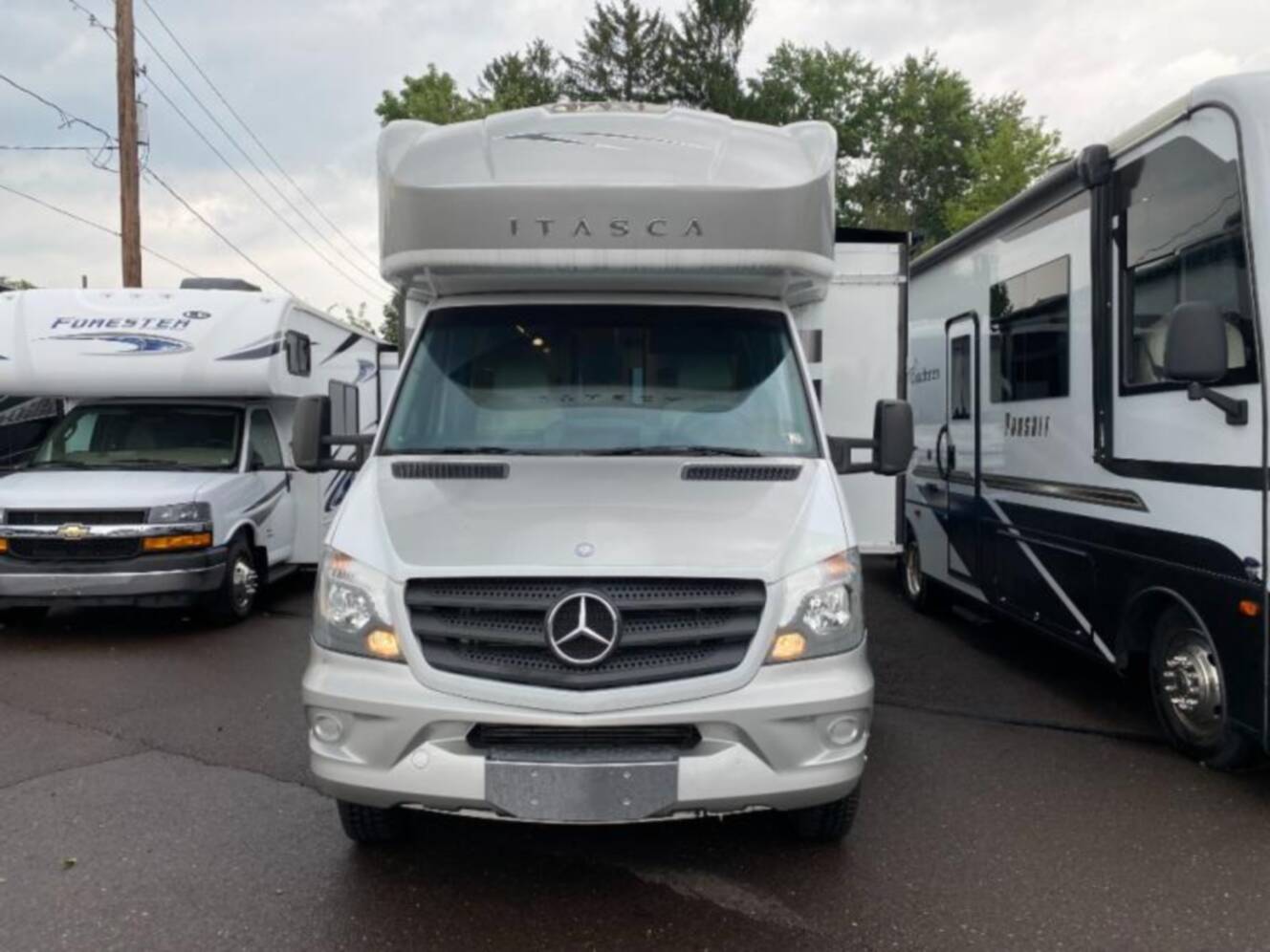 A photo of this 2015 Itasca Navion 24M