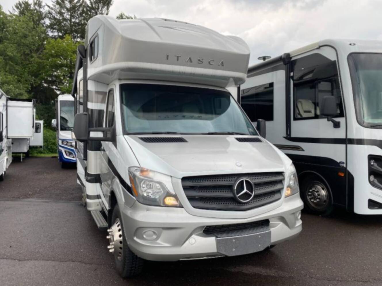 A photo of this 2015 Itasca Navion 24M