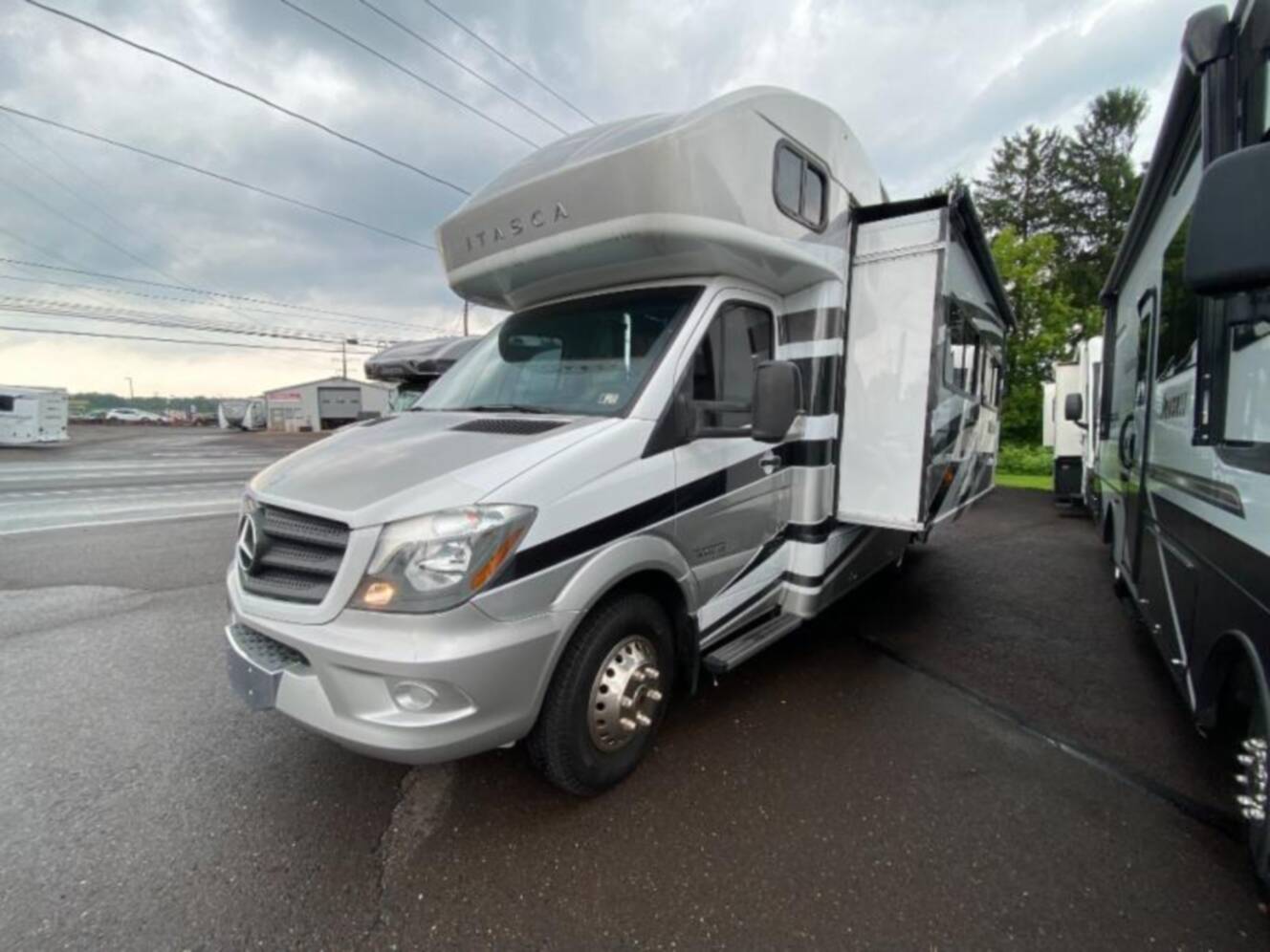 A photo of this 2015 Itasca Navion 24M