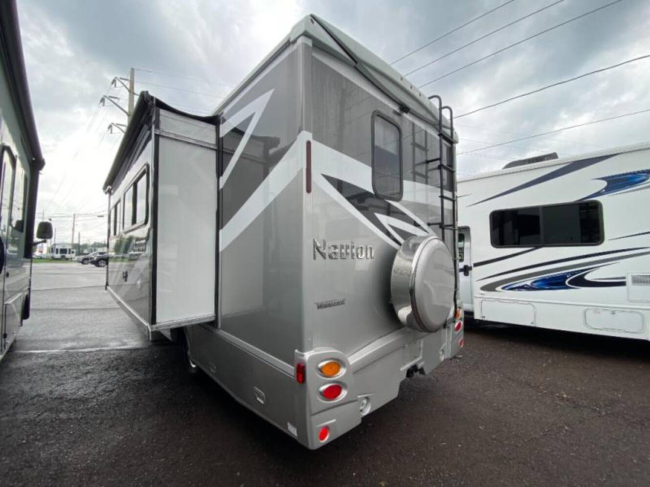 A photo of this 2015 Itasca Navion 24M